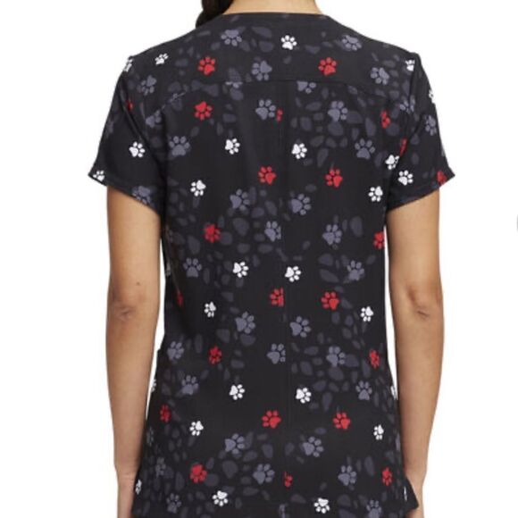 Heart Soul Disney Villains Who Needs You Print Scrub Top - Picture 12 of 15